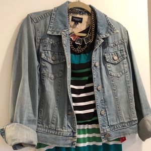 Stylish denim jacket for spring!